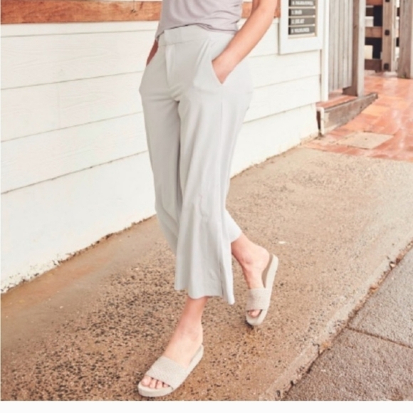 Athleta 12P Petite Tribeca Utility Crop Pants Birch Gray 446630-01 - Picture 1 of 10